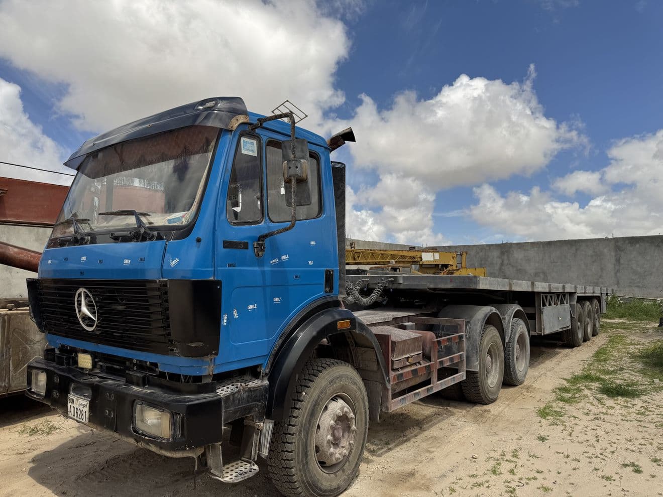 Mercedes-Benz Prime Mover + Flatbed